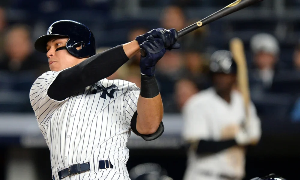 Aaron Judge becomes Yanks captain, with Derek Jeter at side - The